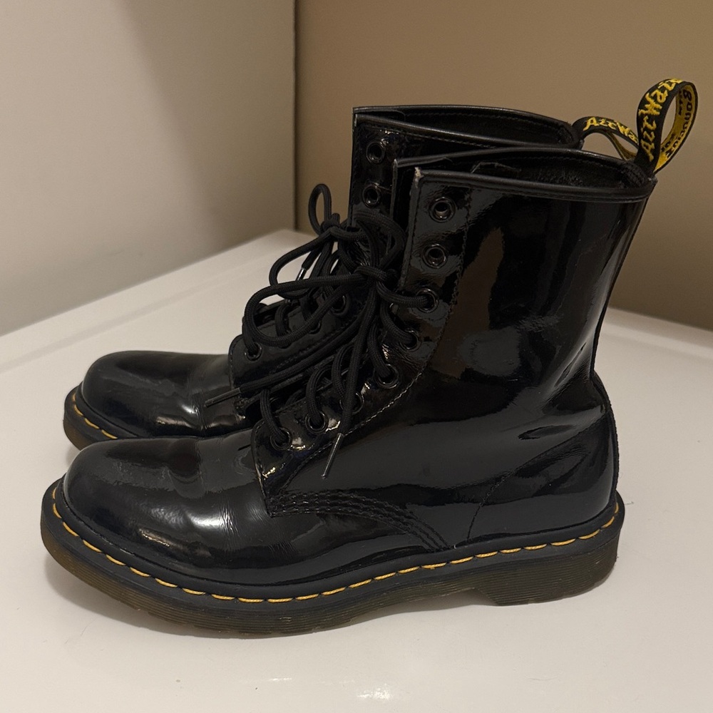 Dr. Martens Patent Lamper Black Lace-Up Boots